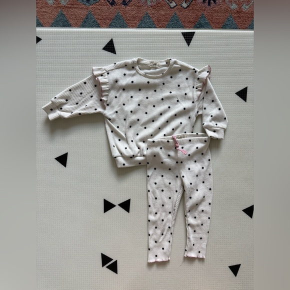 FREE with kids purchase|Baby girl matching set in white Polka Dot sweater/pants• - Picture 1 of 6